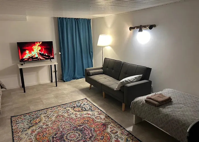 Souterrain Wohnung In Der Naehe Vom Duesseldorfer Flughafen