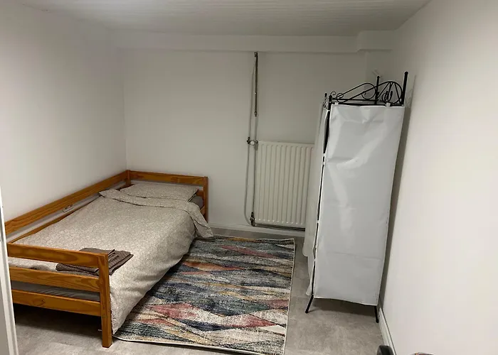 Souterrain Wohnung In Der Naehe Vom Duesseldorfer Flughafen