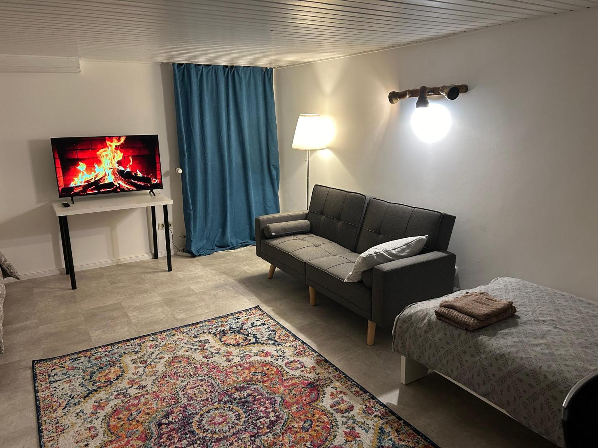 Apartment Souterrain In Der Naehe Vom Duesseldorfer Flughafen *